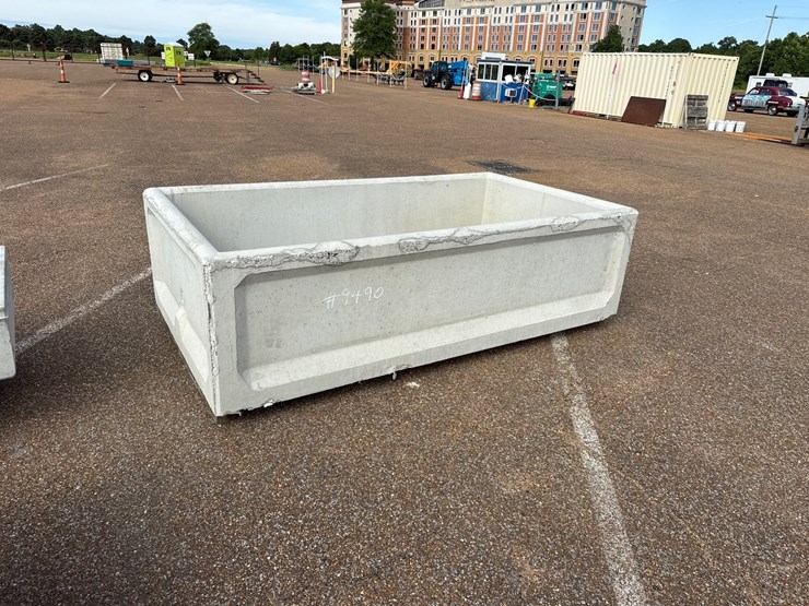 #9490-•-9x5-concrete-water-trough-image-1