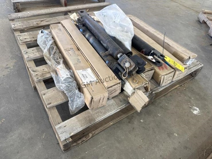versa-spreader-trailer-rear-door-hydraulic-image-1