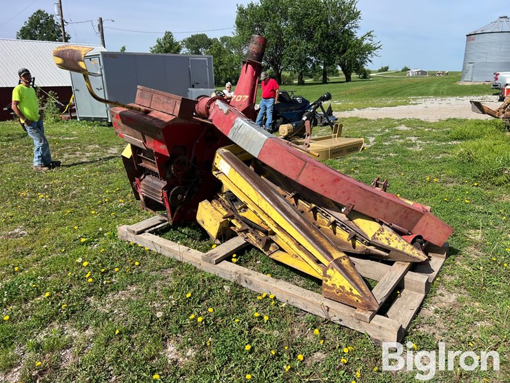 new-holland-707-image-3