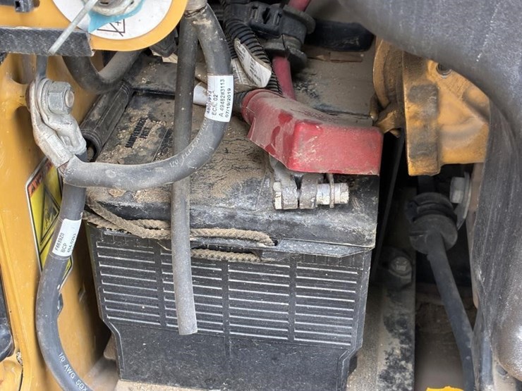 2020-caterpillar-259d3-image-28