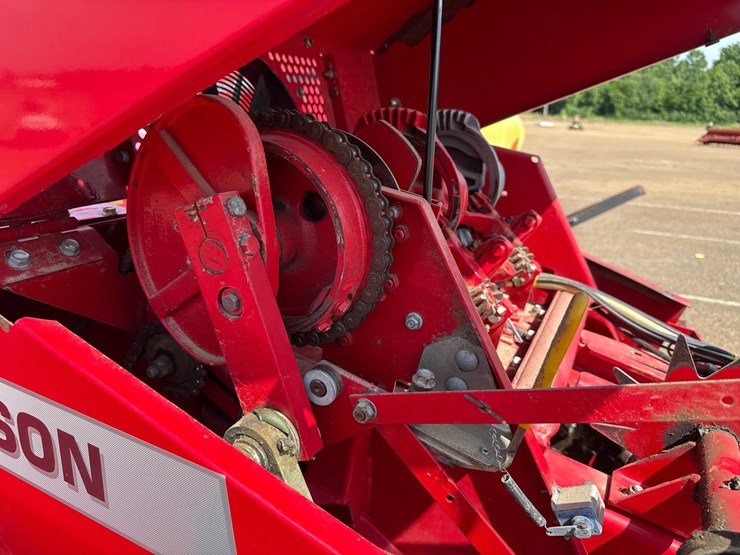 massey-ferguson-1840-image-17