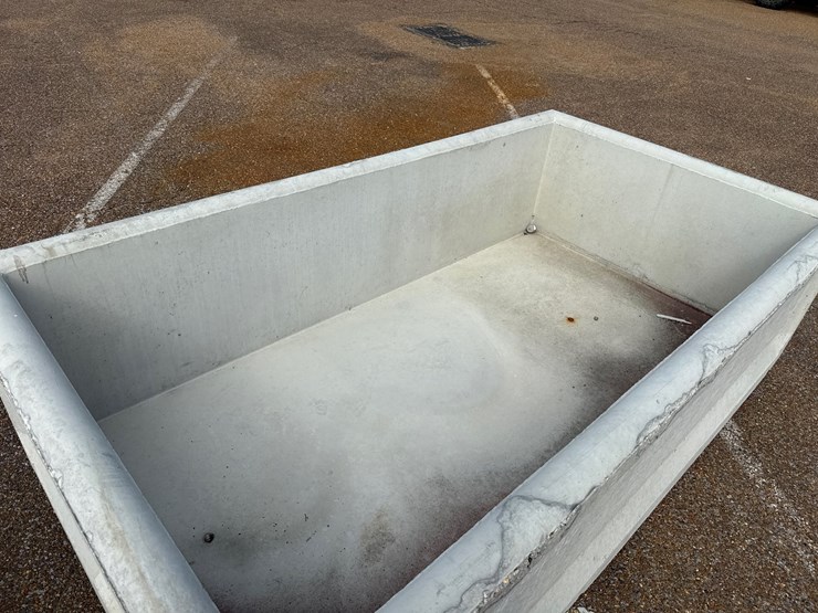 #9490-•-9x5-concrete-water-trough-image-7