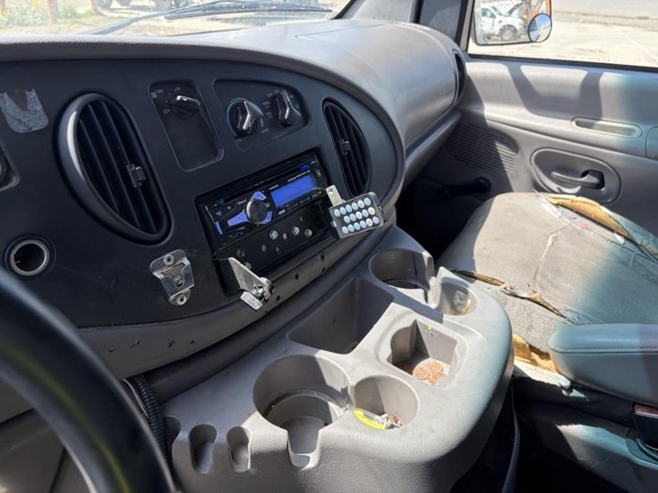 2001-ford-e350-image-17