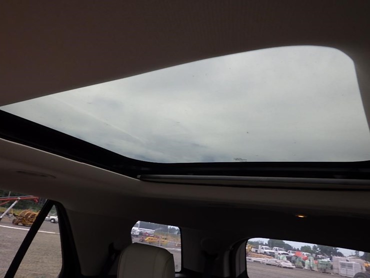 2016-ford-explorer-image-35
