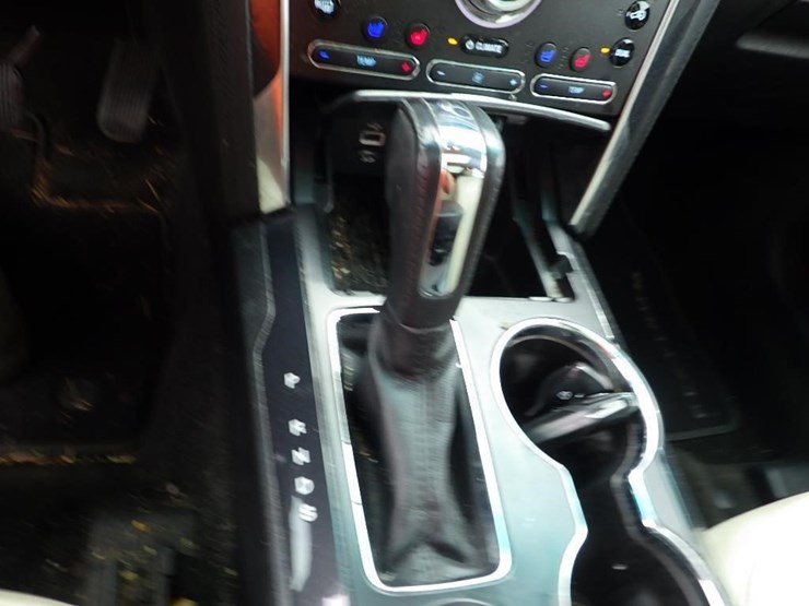 2016-ford-explorer-image-31