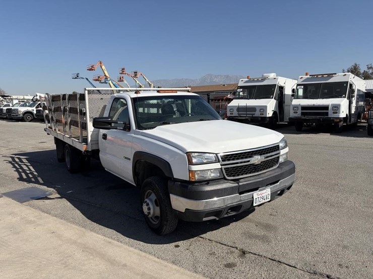 2007-chevrolet-silverado-3500-image-2