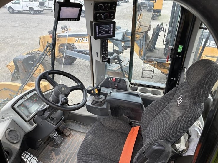2016-caterpillar-950m-image-21