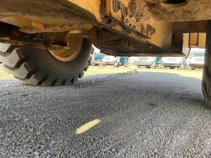 2017-deere-624k-image-29