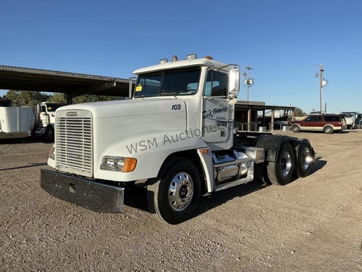 2001-freightliner-fld120-image-1