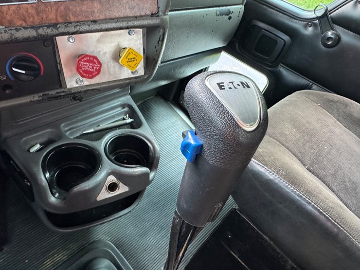 2007-kenworth-t800-image-11