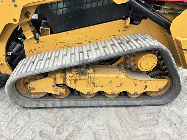 2020-caterpillar-259d3-image-12