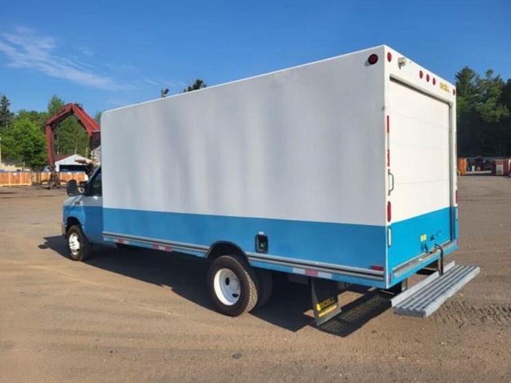 2009-ford-e450-image-3
