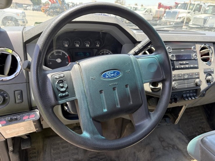 2011-ford-f550-image-27