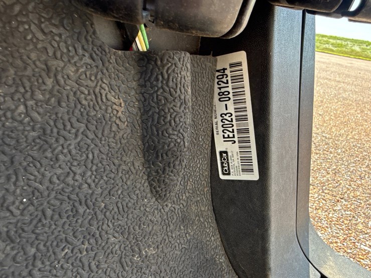 #9454-•-2021-club-car-precedent-w/charger-image-11