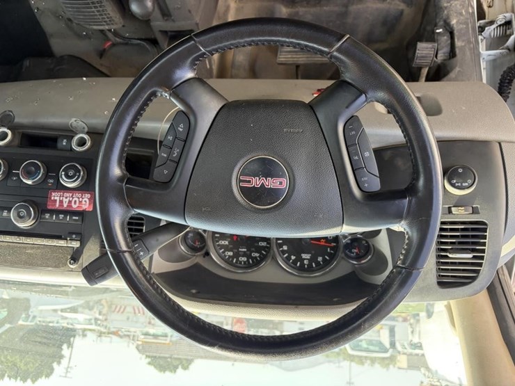 2012-gmc-sierra-2500-image-14