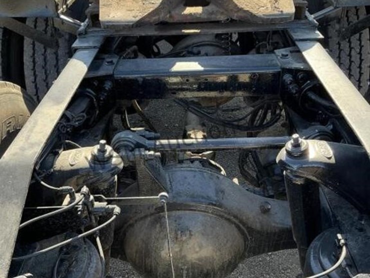 2000-peterbilt-357-image-10