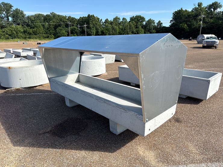 #9469-•-3x10-concrete-feed-trough-w/cover-image-3