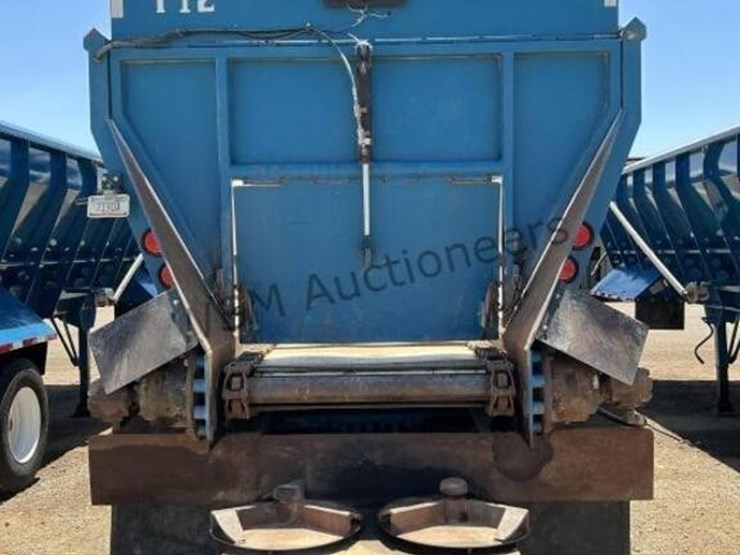 2014-versa-v-bottom-spreader-trailer-image-5