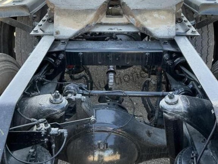 2004-peterbilt-378-image-10