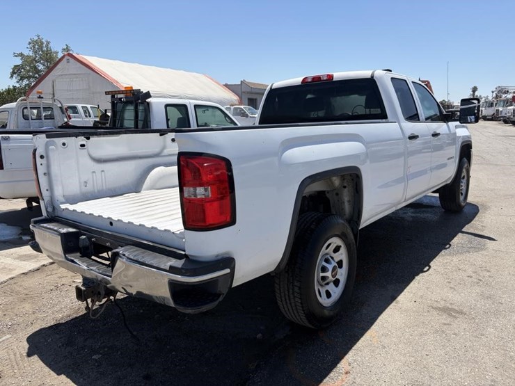 2015-gmc-sierra-3500-image-3