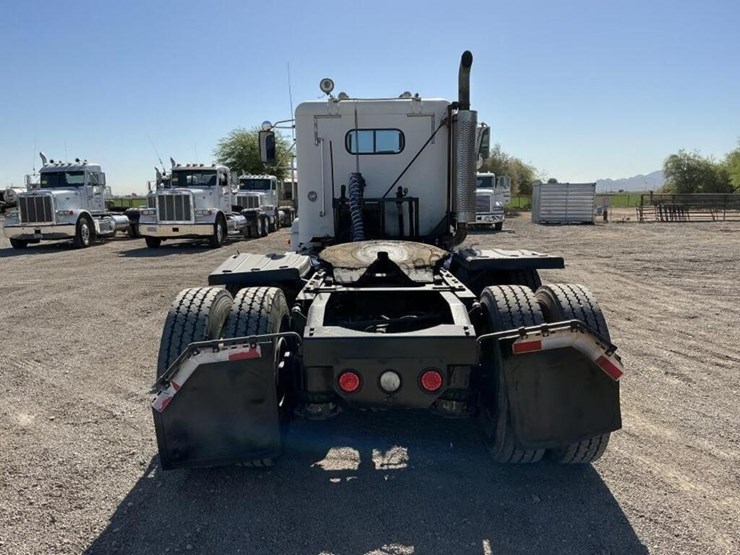 1999-freightliner-fld120-image-5