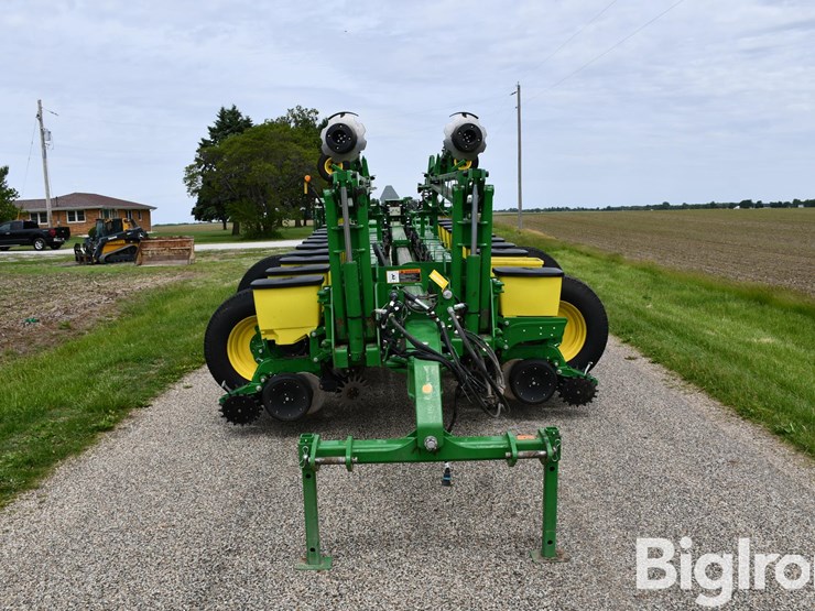 2016-john-deere-1775-image-2