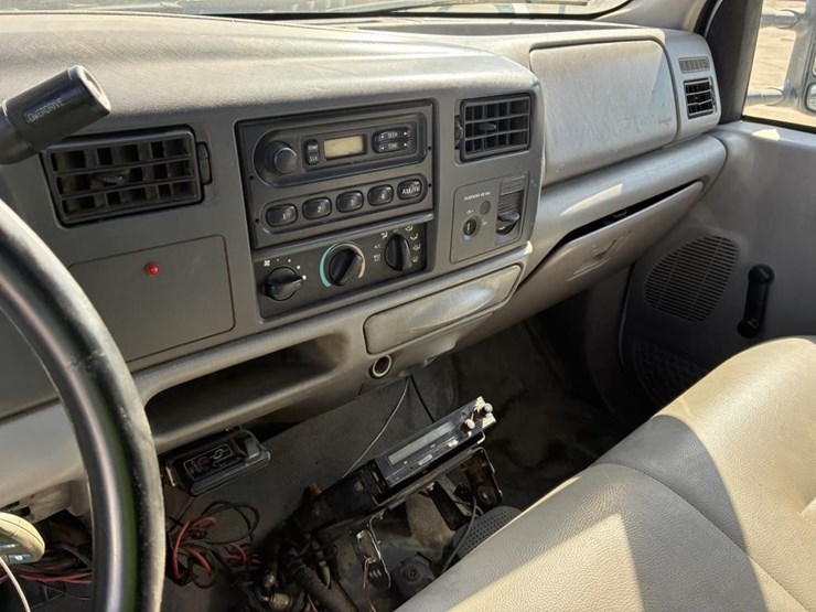 2001-ford-f450-image-16