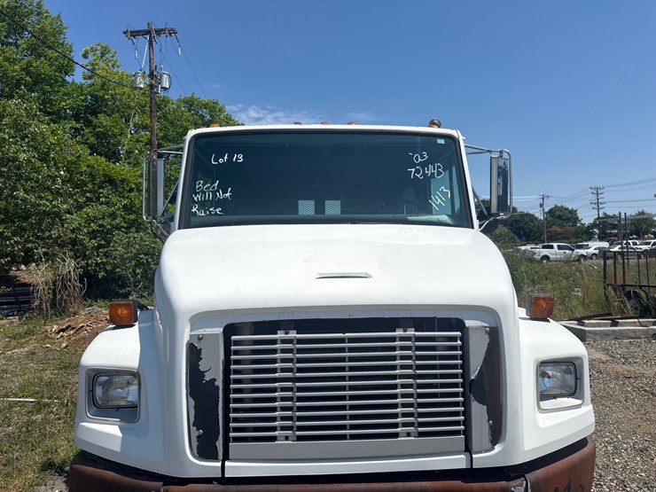 #13-•-2003-freightliner-fl-80-dumptruck-image-3
