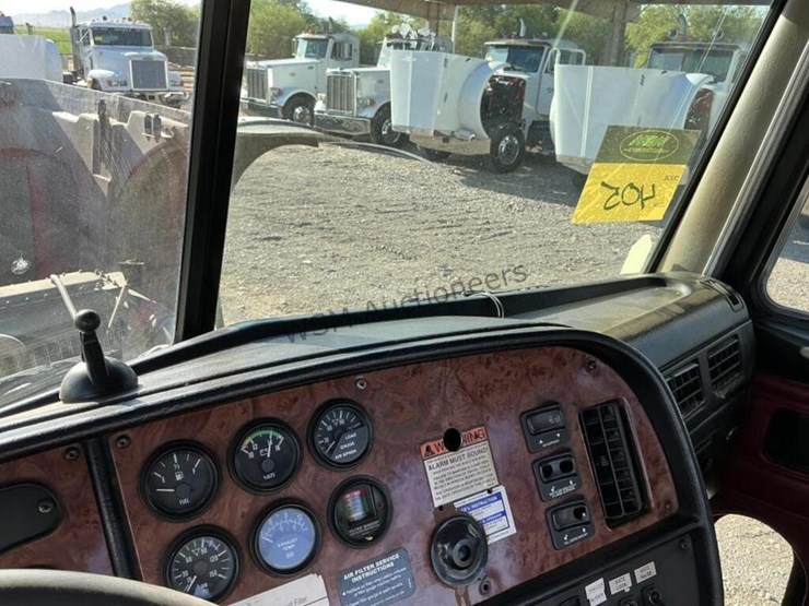 2004-peterbilt-378-image-19