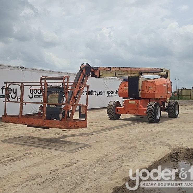 2016 JLG 800AJ