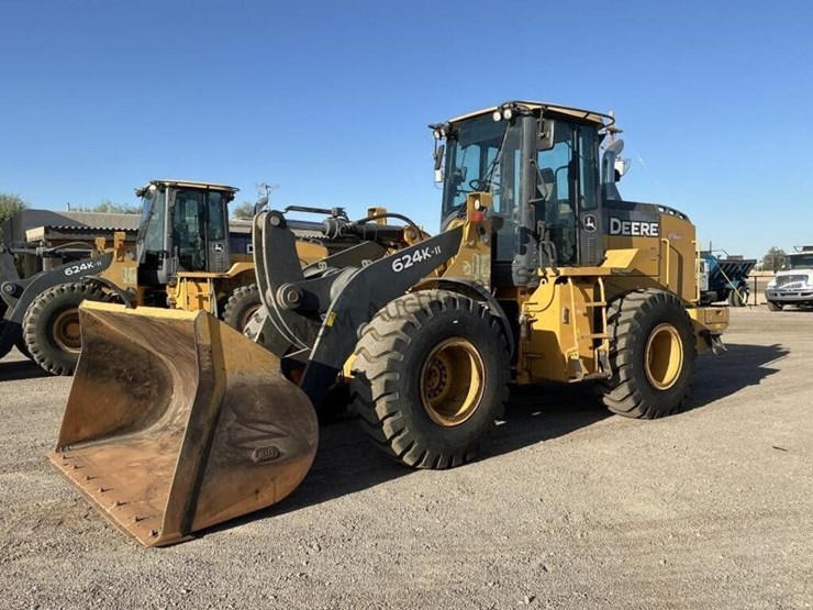 2017-deere-624k-image-2