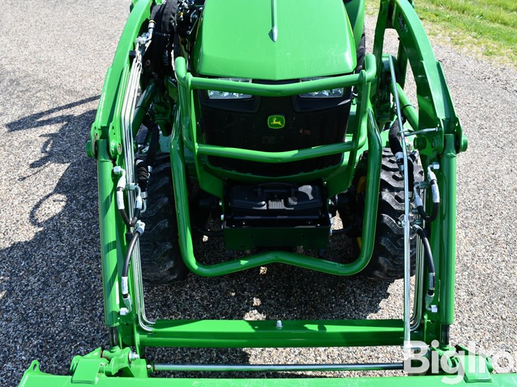 2025-john-deere-2025r-image-10