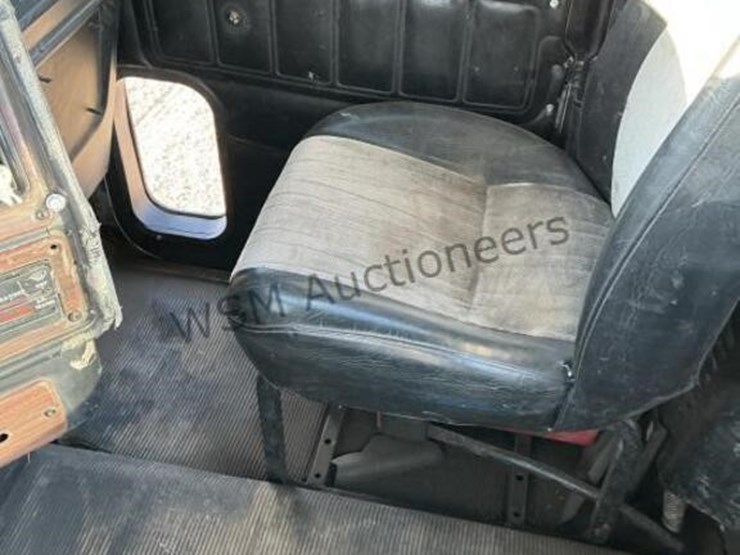 2001-freightliner-fld120-image-21