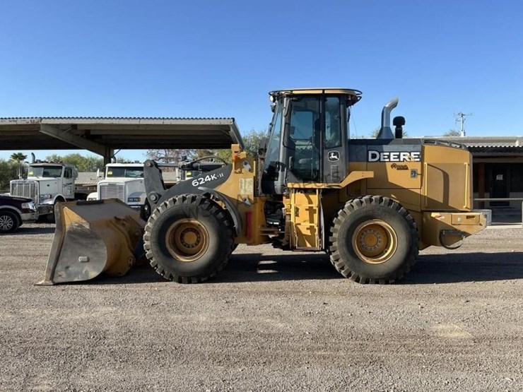2017-deere-624k-image-1