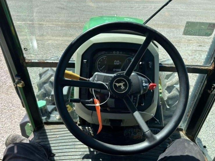 2016-john-deere-5085e-image-10