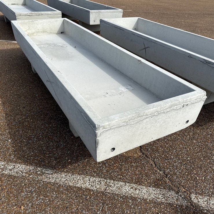 #9484 • 3x10 concrete feed trough