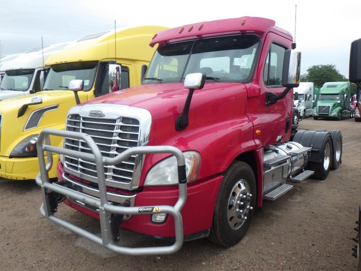 2017-freightliner-cascadia-125-image-1