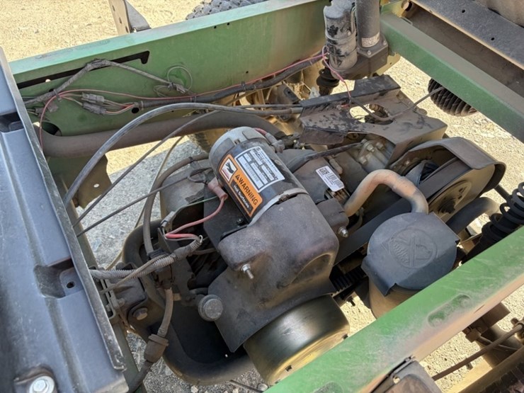 2016-john-deere-tx-4x2-image-17