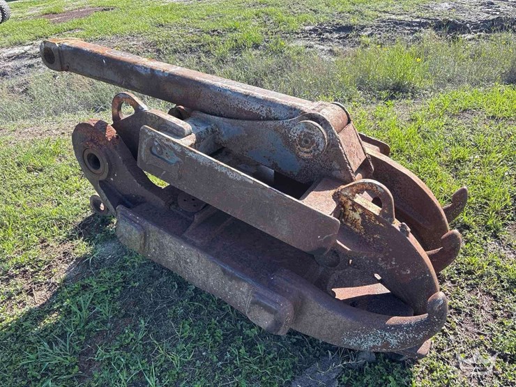 grapple-excavator-attachment-image-2