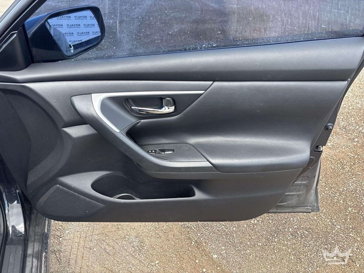2017-nissan-altima-sedan-image-19