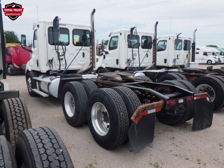 2019-freightliner-cascadia-116-image-11