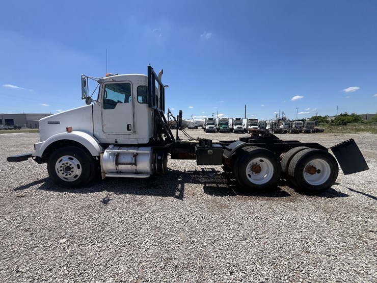 2012-kenworth-t800-image-8