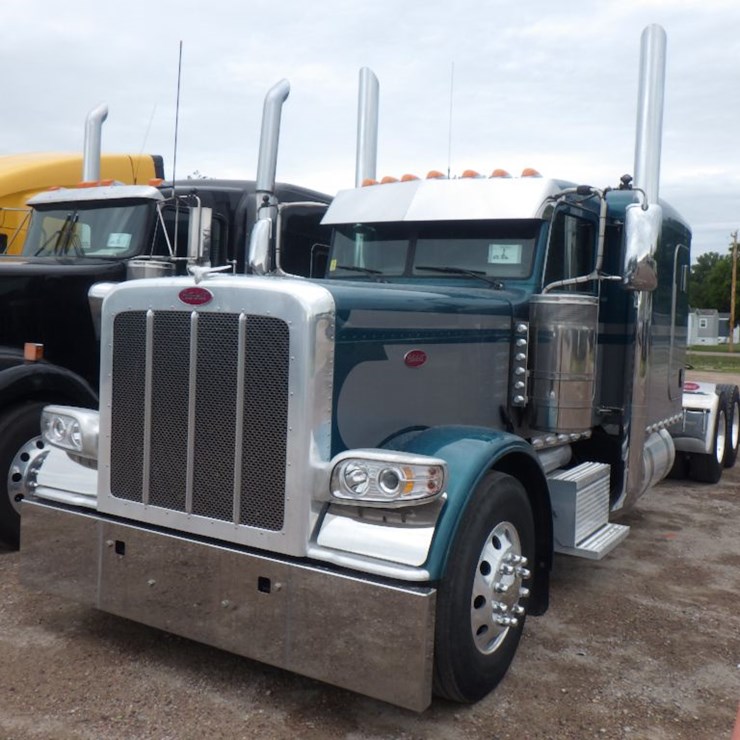 2023 PETERBILT 389
