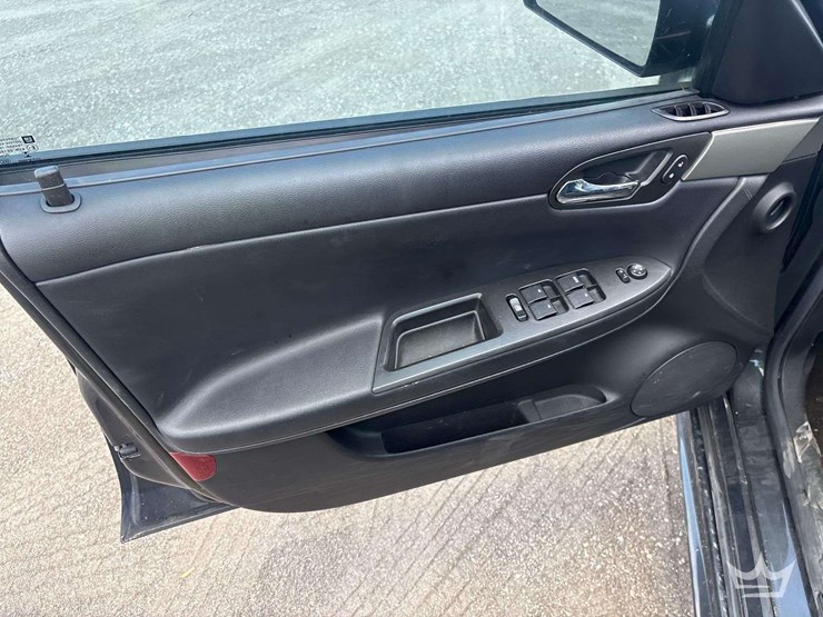 2014-chevrolet-impala-sedan-image-10
