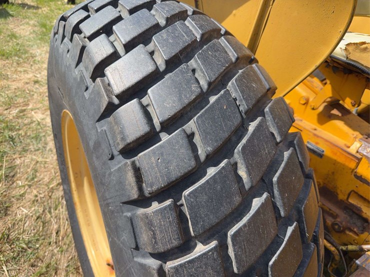 john-deere-400-image-14