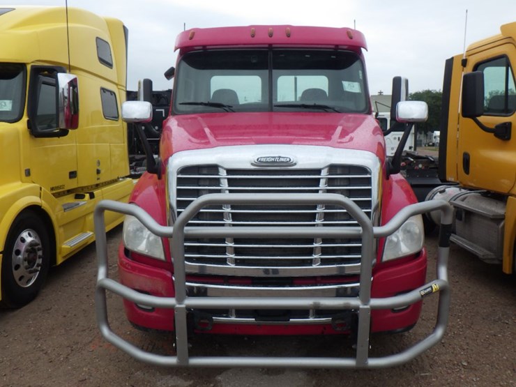 2017-freightliner-cascadia-125-image-2