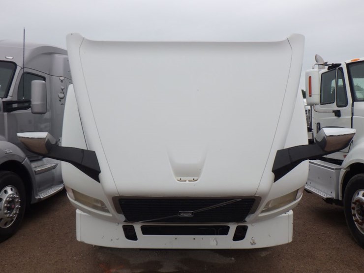 2016-volvo-vnl300-image-21