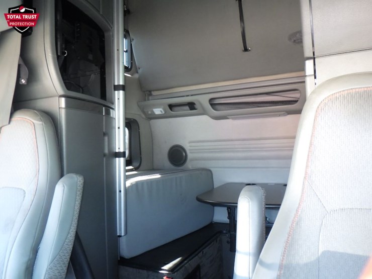 2022-volvo-vnl860-image-20