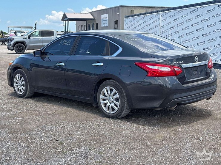 2017-nissan-altima-sedan-image-4