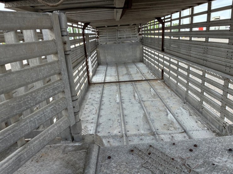 1977-wilson-livestock-trailer-image-11